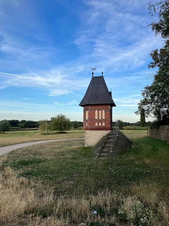 "Ferienwohnung Am Schloss" - Ferienwohnung Mit Blick Auf Das Barbyer Schloss, 5 Gehminuten Bis Zur Elbe المظهر الخارجي الصورة
